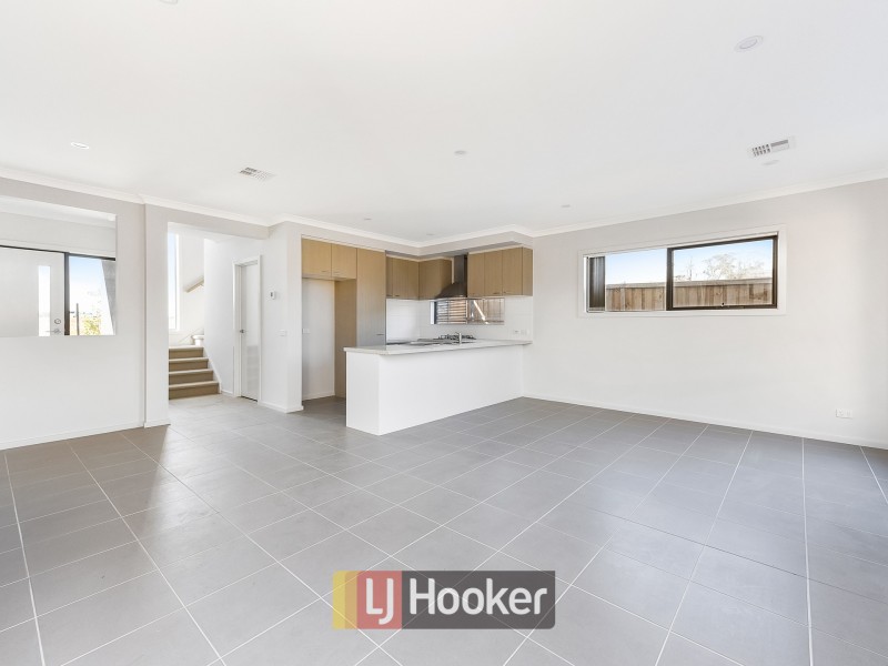 41 Barley Crescent, Clyde North VIC 3978