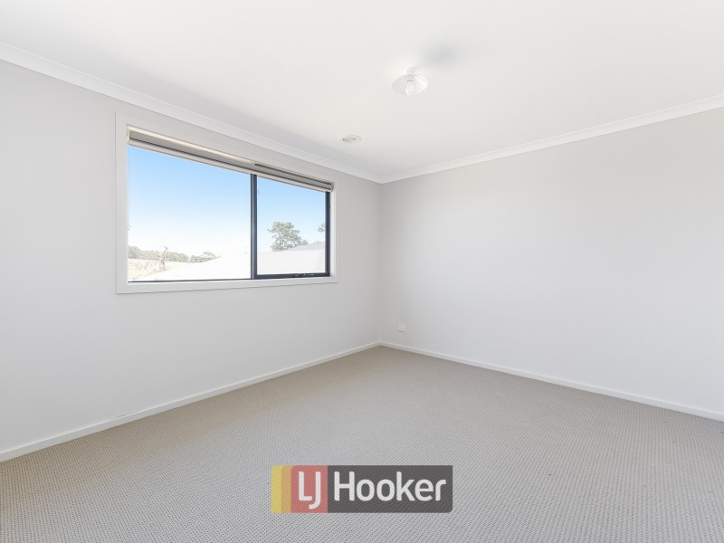 41 Barley Crescent, Clyde North VIC 3978