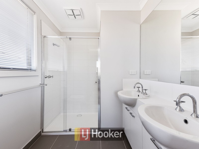 41 Barley Crescent, Clyde North VIC 3978