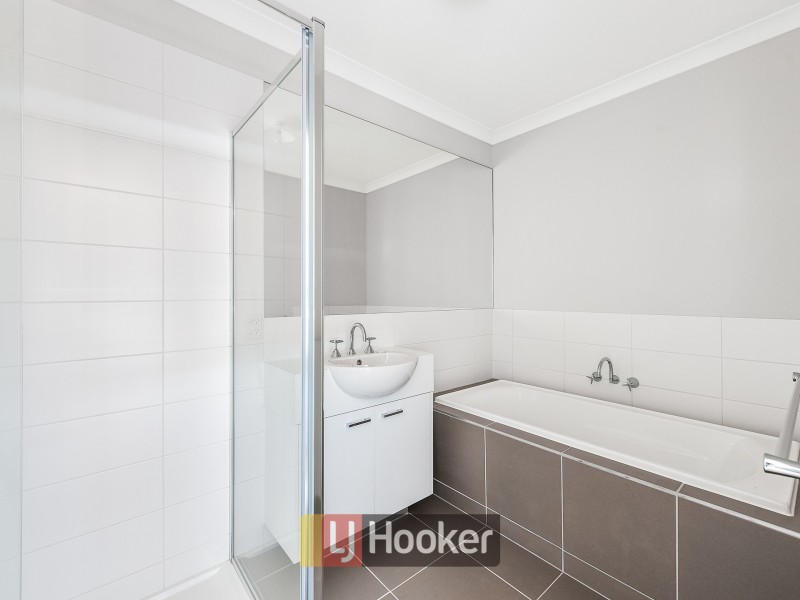 41 Barley Crescent, Clyde North VIC 3978