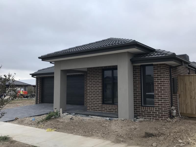 3 Dexter Crescent, Clyde North VIC 3978