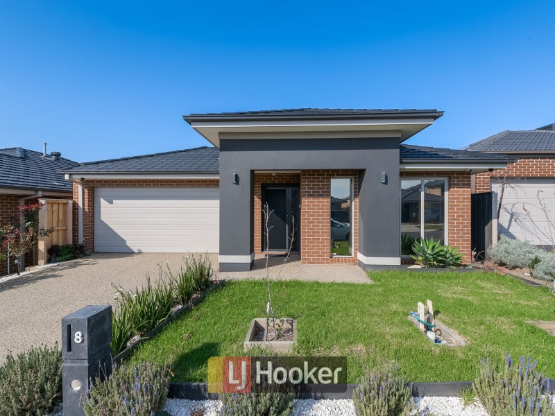 8 Noorat Place, Cranbourne North VIC 3977