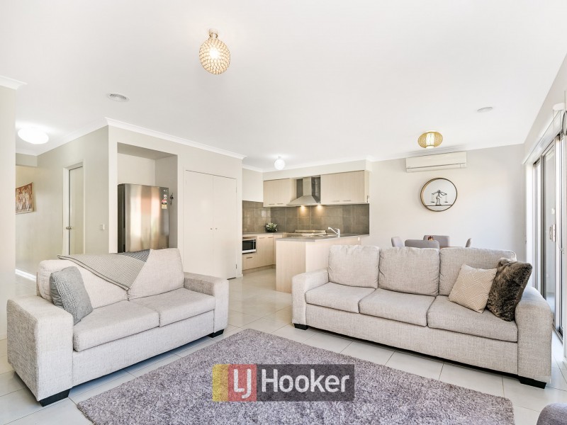 8 Noorat Place, Cranbourne North VIC 3977