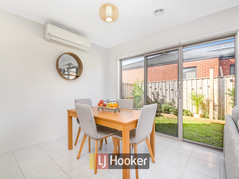 8 Noorat Place, Cranbourne North VIC 3977