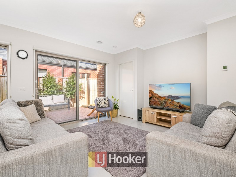 8 Noorat Place, Cranbourne North VIC 3977