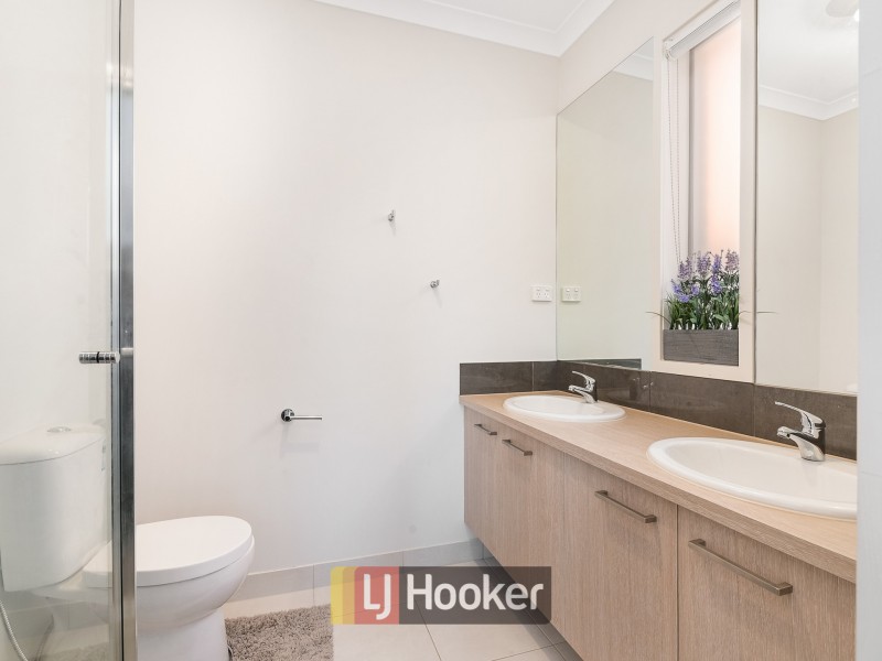 8 Noorat Place, Cranbourne North VIC 3977