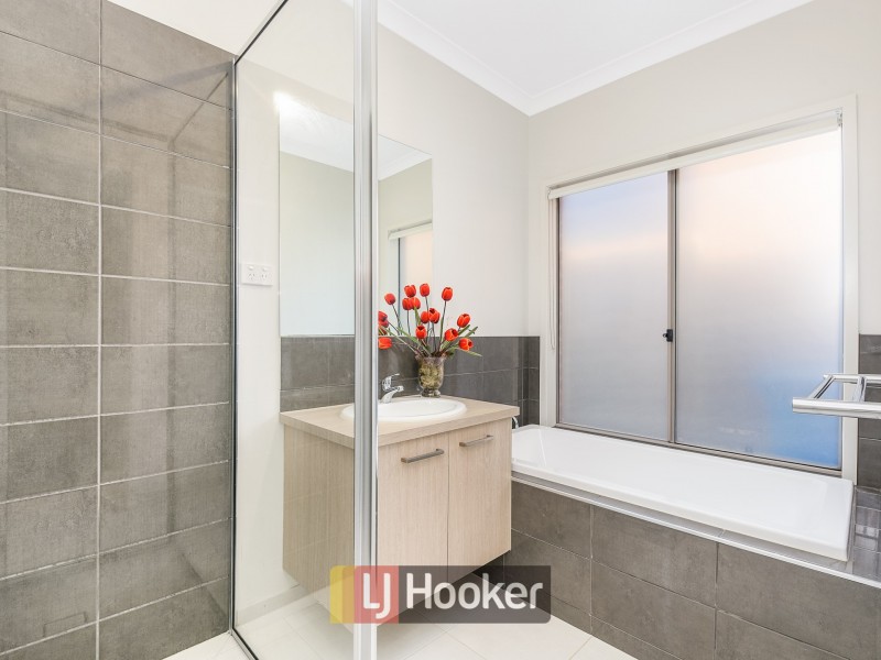 8 Noorat Place, Cranbourne North VIC 3977