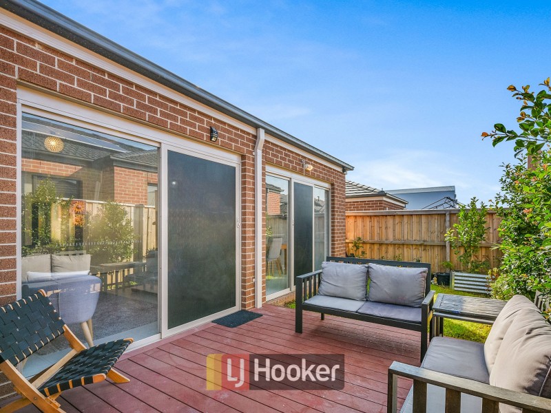 8 Noorat Place, Cranbourne North VIC 3977