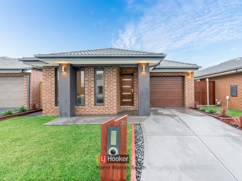 30 Mossey Crescent, Cranbourne East VIC 3977