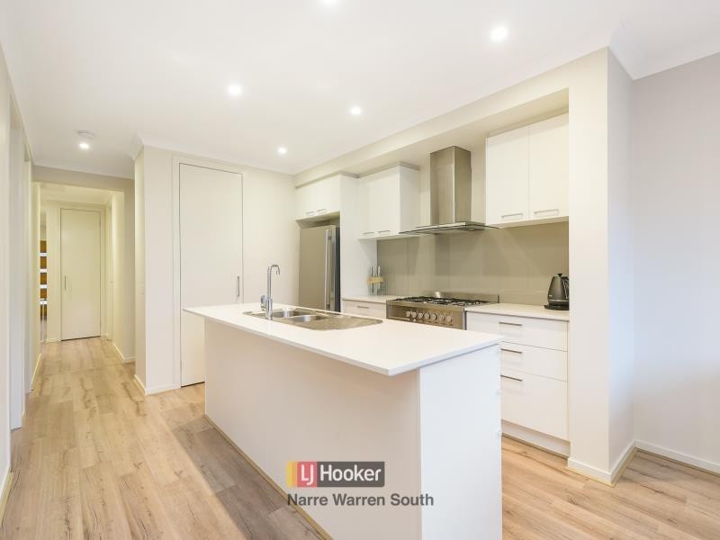 30 Mossey Crescent, Cranbourne East VIC 3977