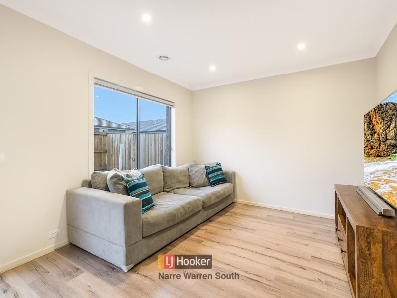 30 Mossey Crescent, Cranbourne East VIC 3977