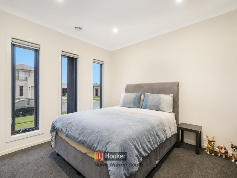 30 Mossey Crescent, Cranbourne East VIC 3977