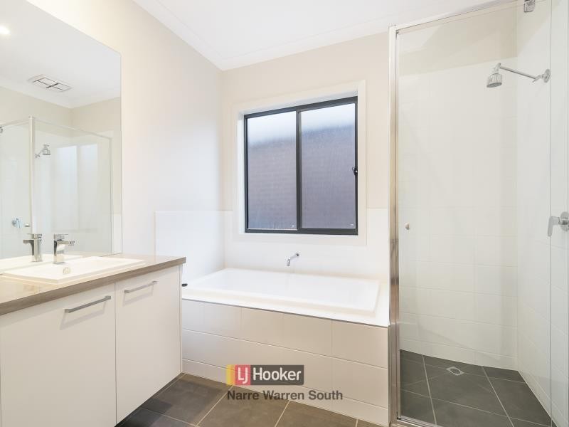 30 Mossey Crescent, Cranbourne East VIC 3977