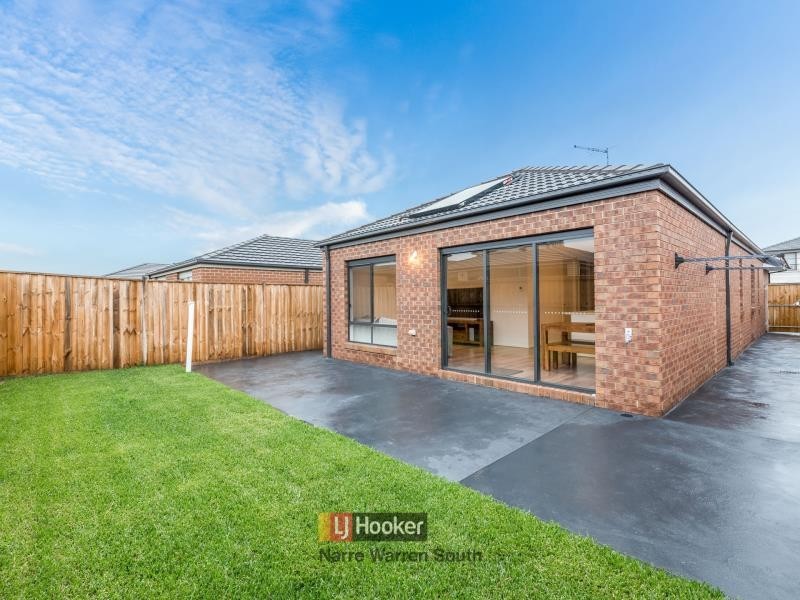 30 Mossey Crescent, Cranbourne East VIC 3977