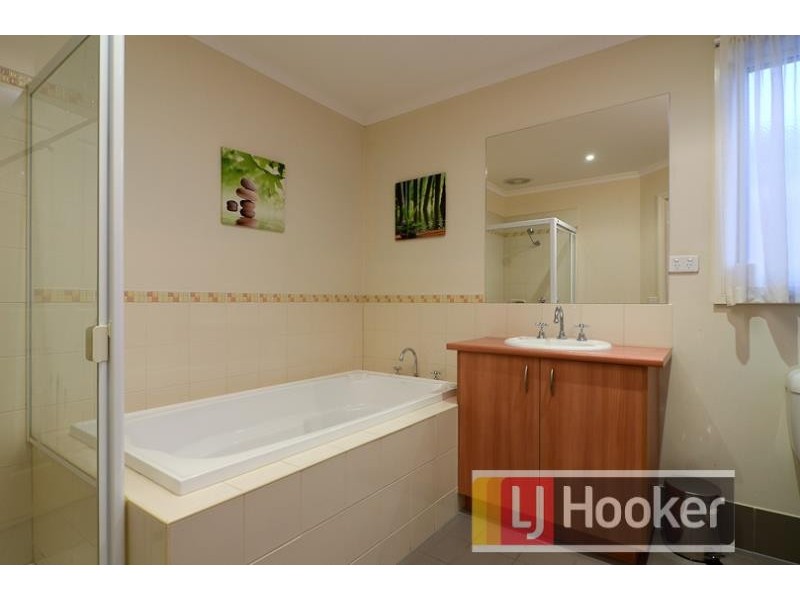 25 Amhurst Drive, Narre Warren South VIC 3805