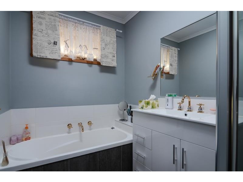 12 Versailles Place, Narre Warren VIC 3805