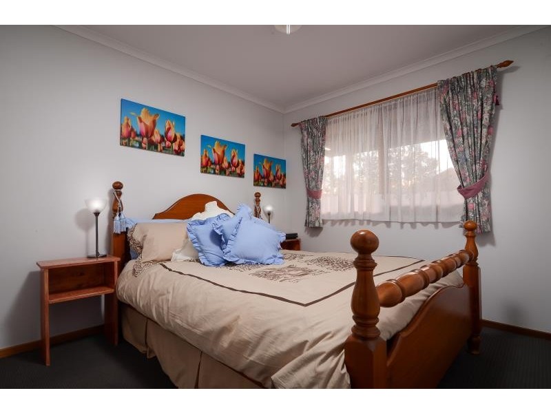 12 Versailles Place, Narre Warren VIC 3805