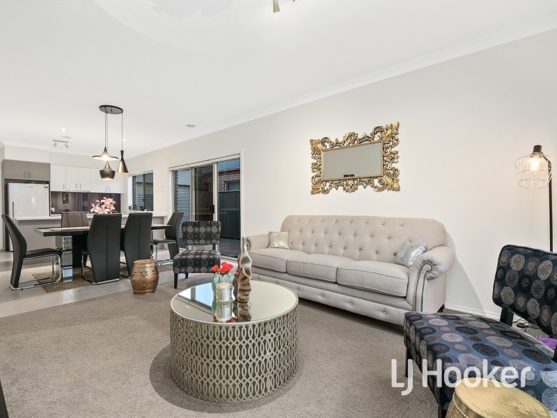 12 Aldous Place, Cranbourne North VIC 3977