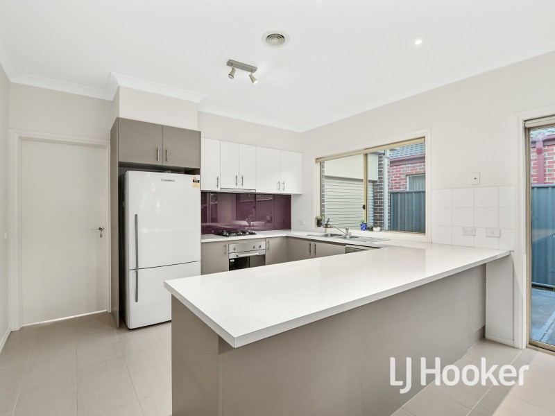 12 Aldous Place, Cranbourne North VIC 3977