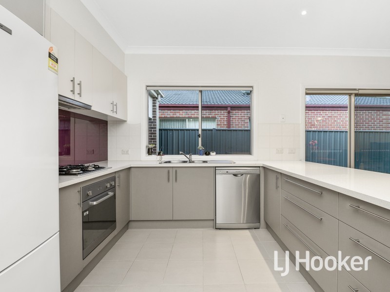 12 Aldous Place, Cranbourne North VIC 3977