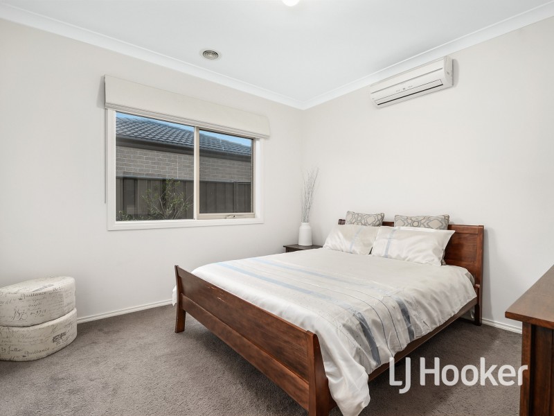 12 Aldous Place, Cranbourne North VIC 3977