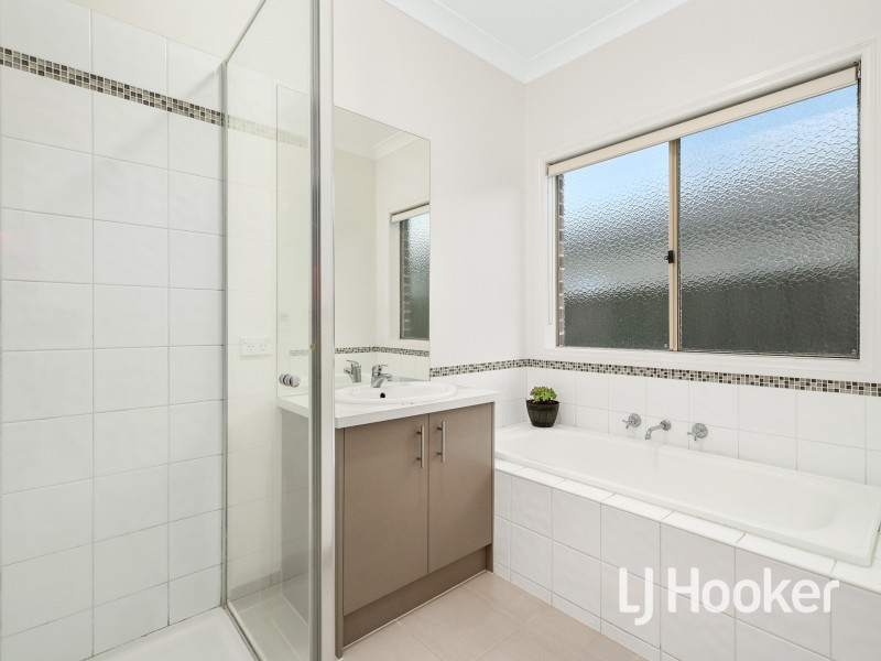 12 Aldous Place, Cranbourne North VIC 3977