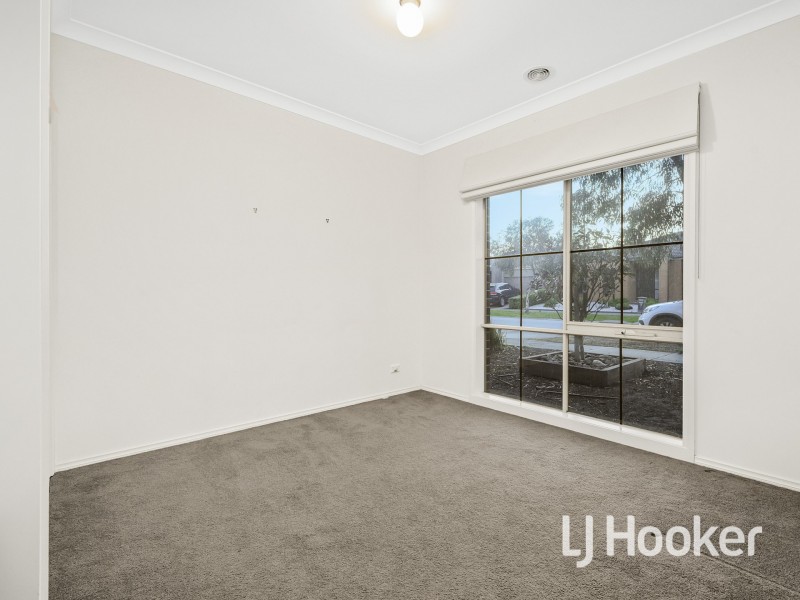 12 Aldous Place, Cranbourne North VIC 3977