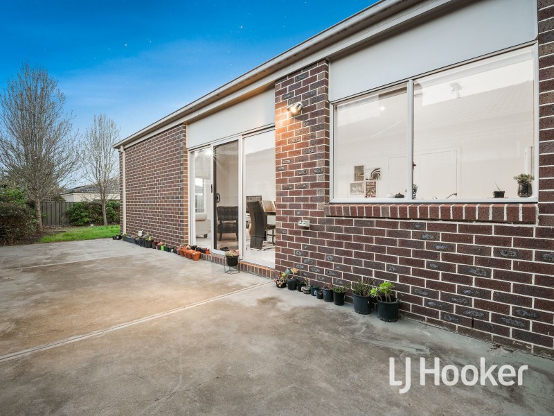 12 Aldous Place, Cranbourne North VIC 3977