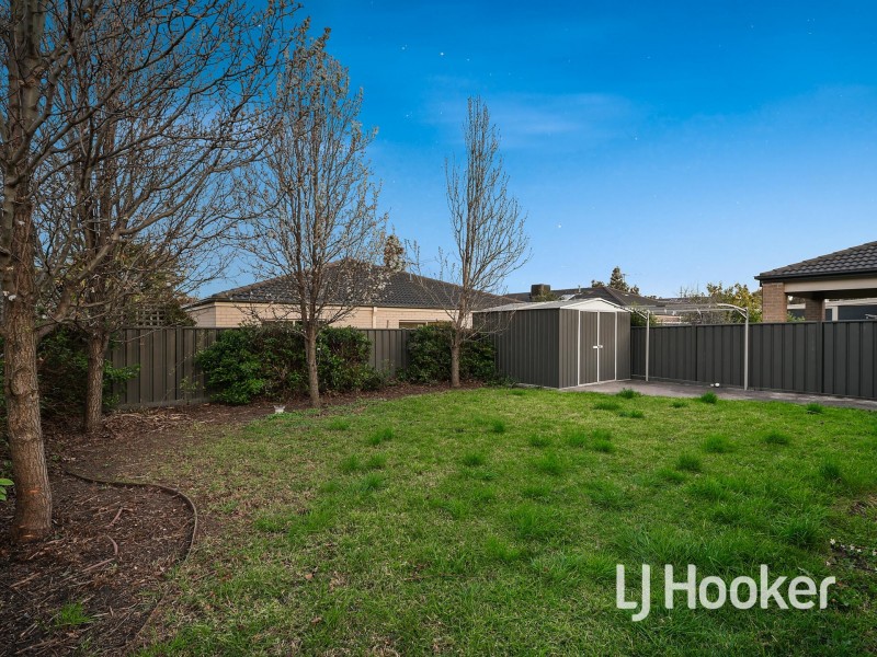 12 Aldous Place, Cranbourne North VIC 3977