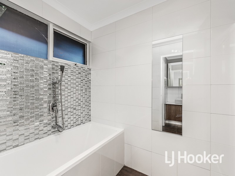 5 Meredith Crescent, Hampton Park VIC 3976