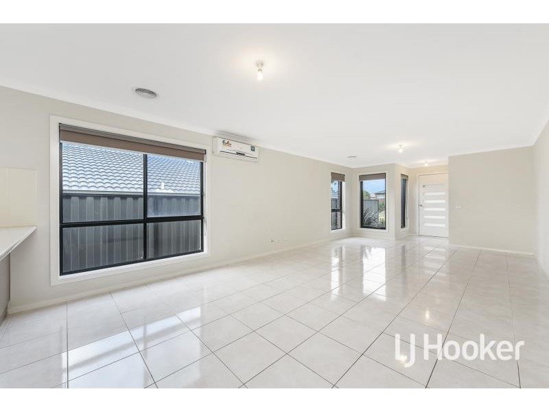 25 Botham Crescent, Pakenham VIC 3810