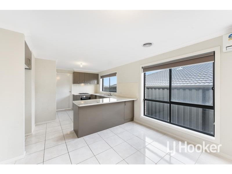 25 Botham Crescent, Pakenham VIC 3810