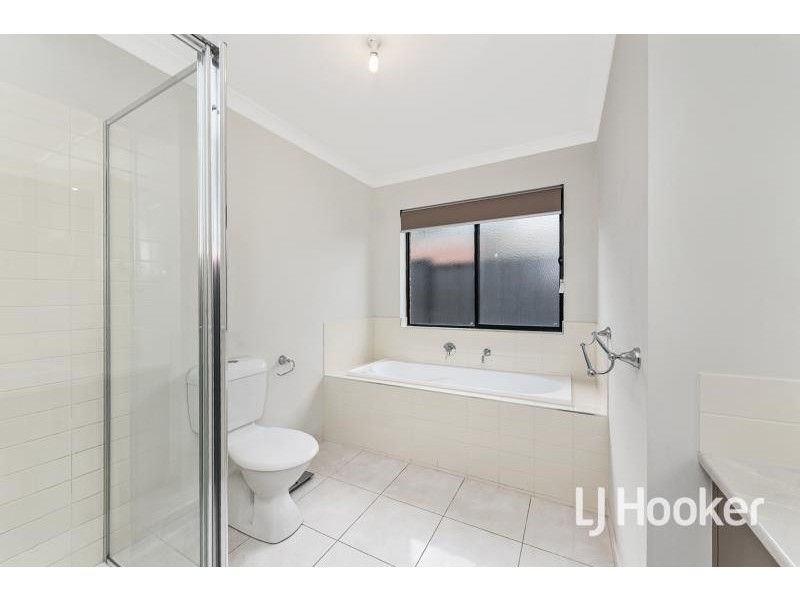 25 Botham Crescent, Pakenham VIC 3810