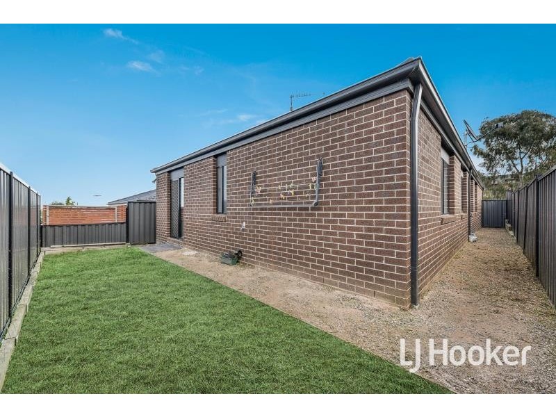 25 Botham Crescent, Pakenham VIC 3810