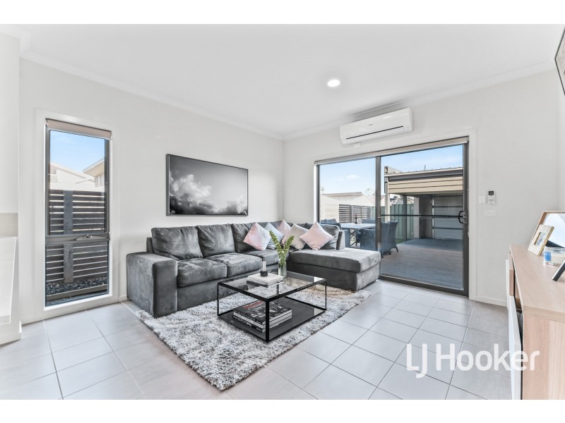 10 Park Orchard Drive, Pakenham VIC 3810