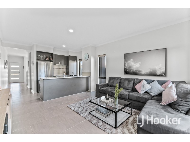 10 Park Orchard Drive, Pakenham VIC 3810