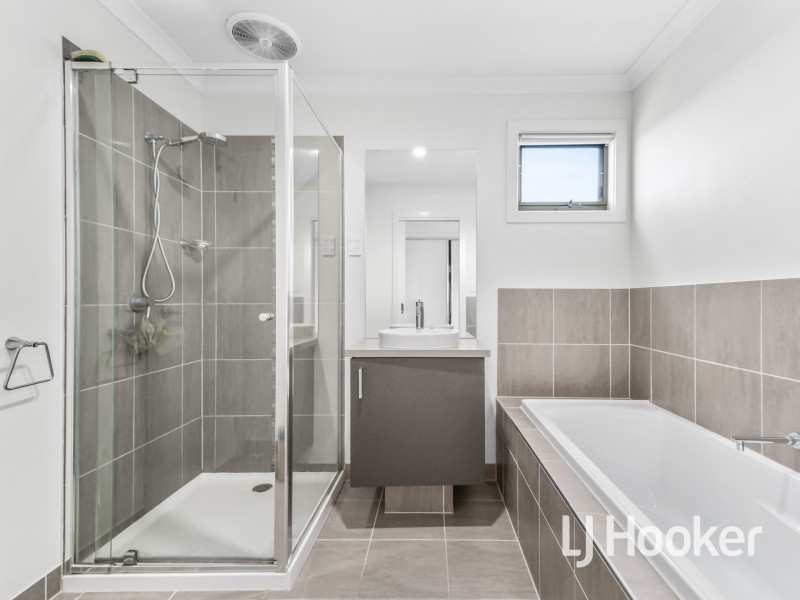 10 Park Orchard Drive, Pakenham VIC 3810