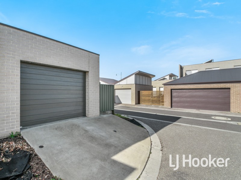 10 Park Orchard Drive, Pakenham VIC 3810