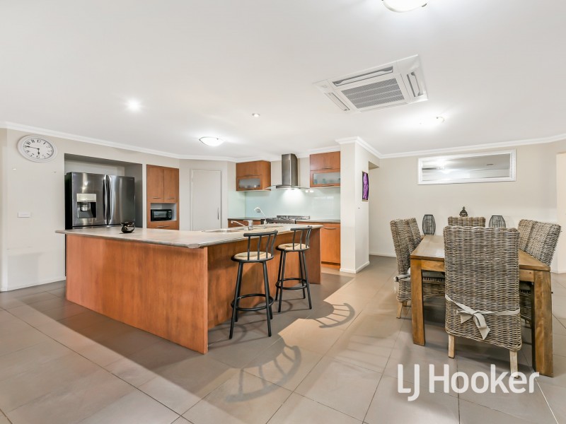 85 Robinswood Parade, Narre Warren South VIC 3805