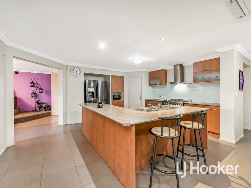 85 Robinswood Parade, Narre Warren South VIC 3805