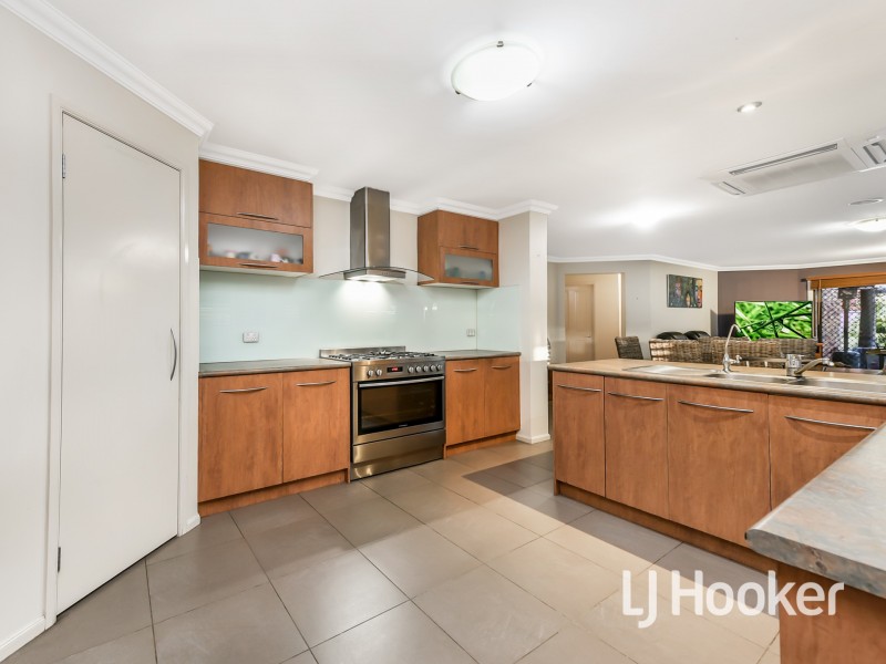 85 Robinswood Parade, Narre Warren South VIC 3805