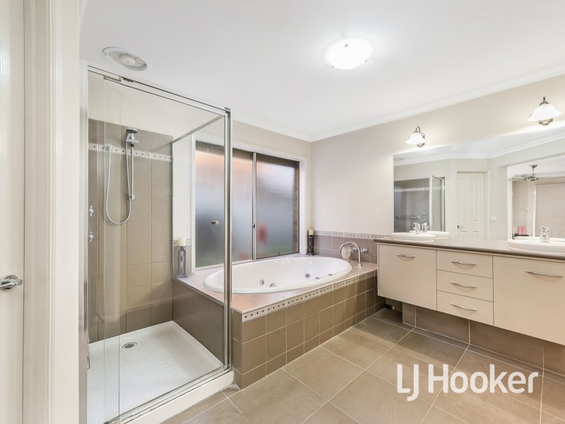 85 Robinswood Parade, Narre Warren South VIC 3805