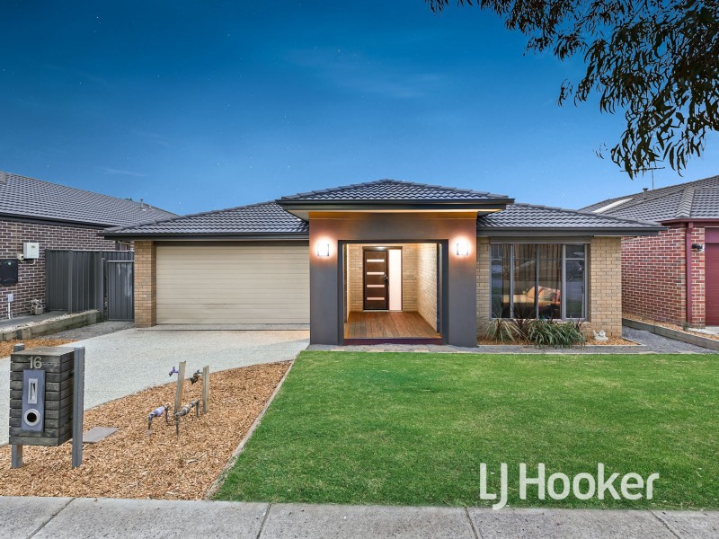 16 Aldous Place, Cranbourne North VIC 3977