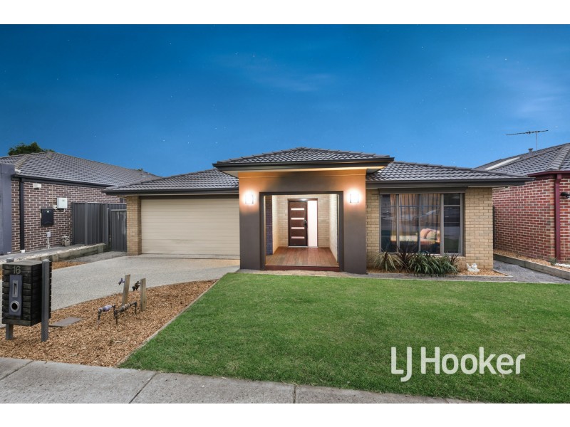 16 Aldous Place, Cranbourne North VIC 3977