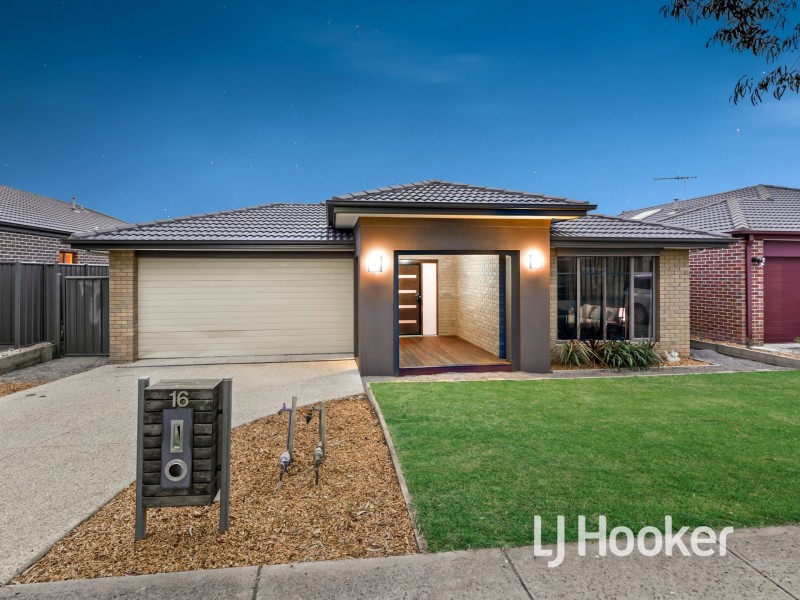 16 Aldous Place, Cranbourne North VIC 3977