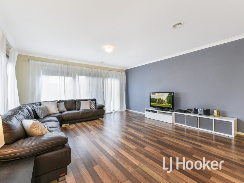16 Aldous Place, Cranbourne North VIC 3977