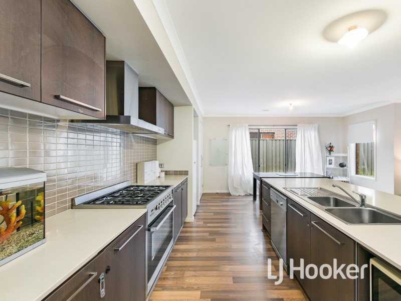 16 Aldous Place, Cranbourne North VIC 3977