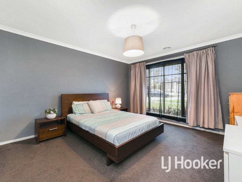 16 Aldous Place, Cranbourne North VIC 3977