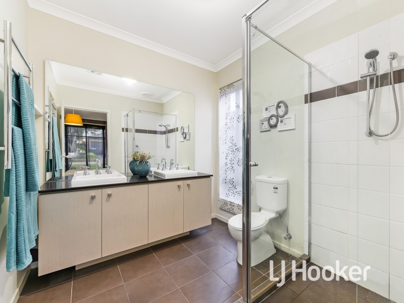 16 Aldous Place, Cranbourne North VIC 3977