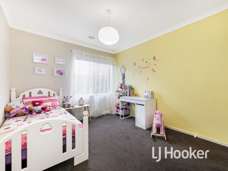 16 Aldous Place, Cranbourne North VIC 3977